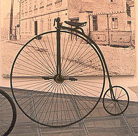 Велосипед «пенні-фартинг» в стилі XIX століття